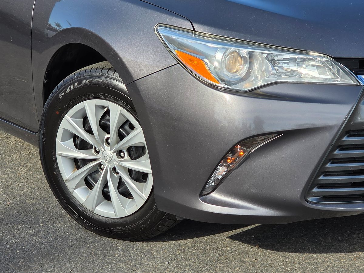 2017 Toyota Camry LE photo 3