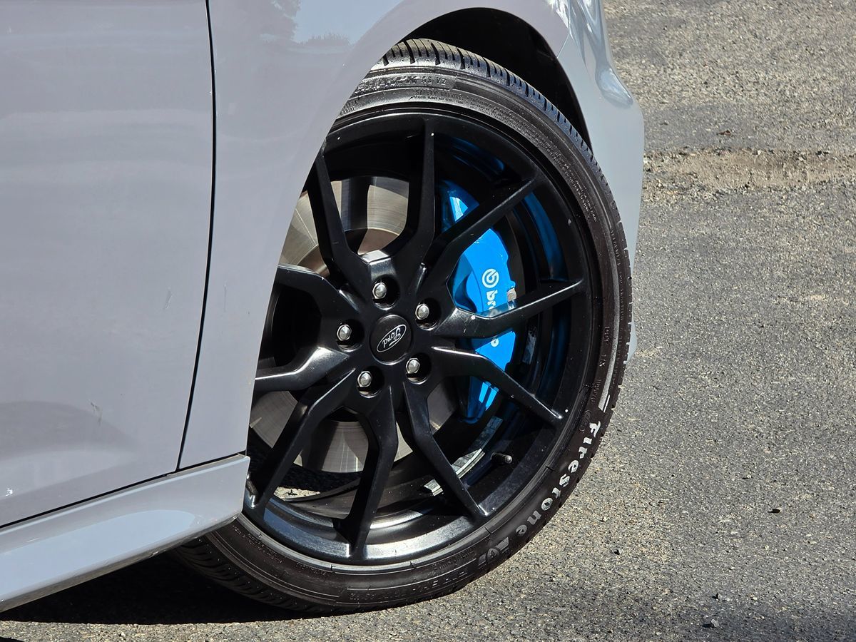 2017 Ford Focus RS photo 2