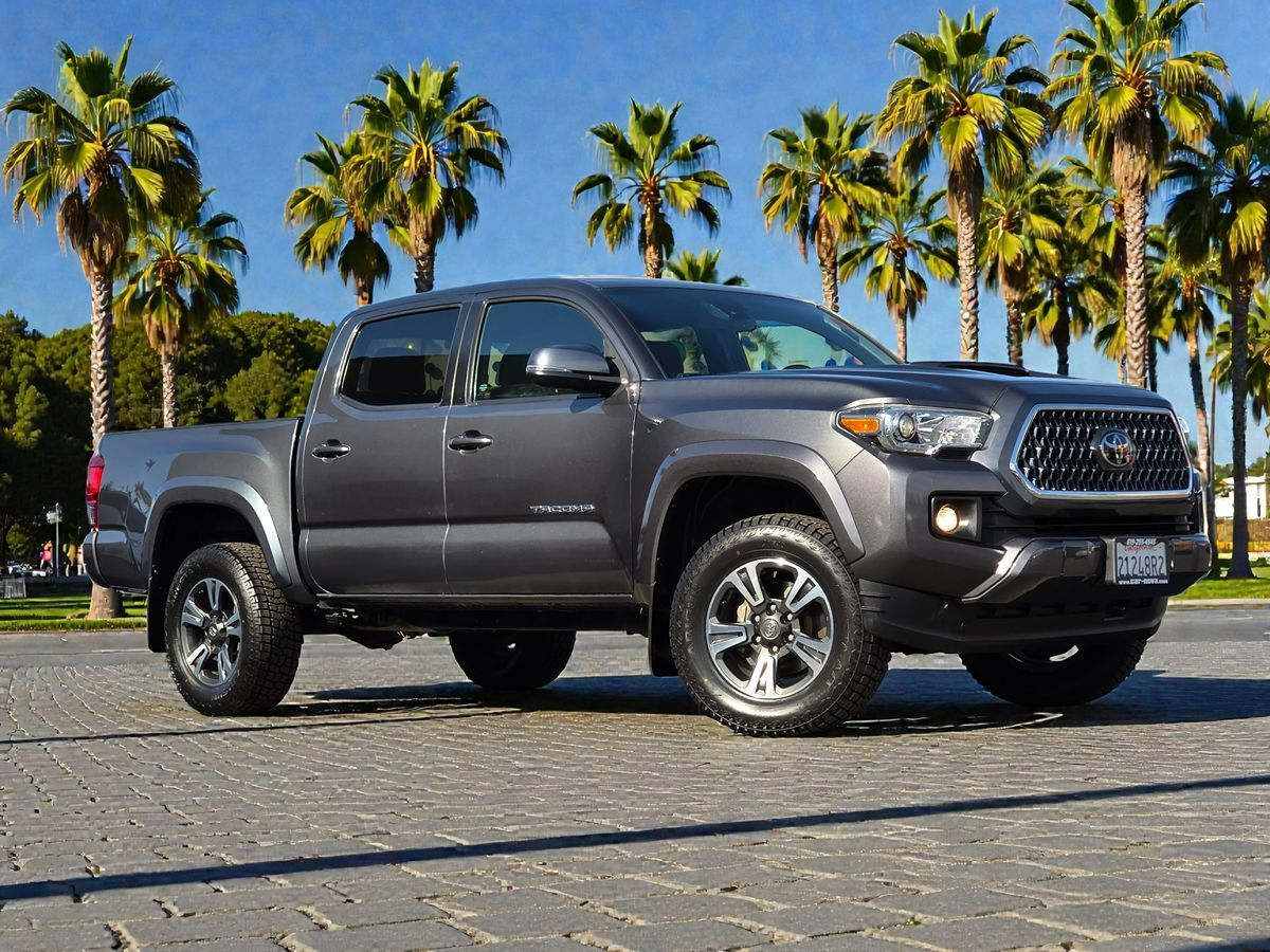 2019 Toyota Tacoma TRD Sport photo 2