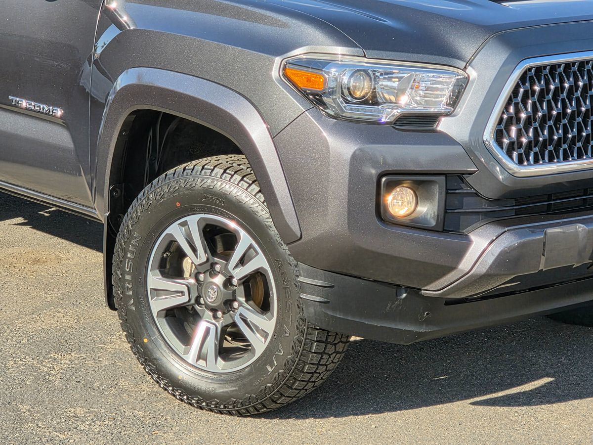 2019 Toyota Tacoma TRD Sport photo 3