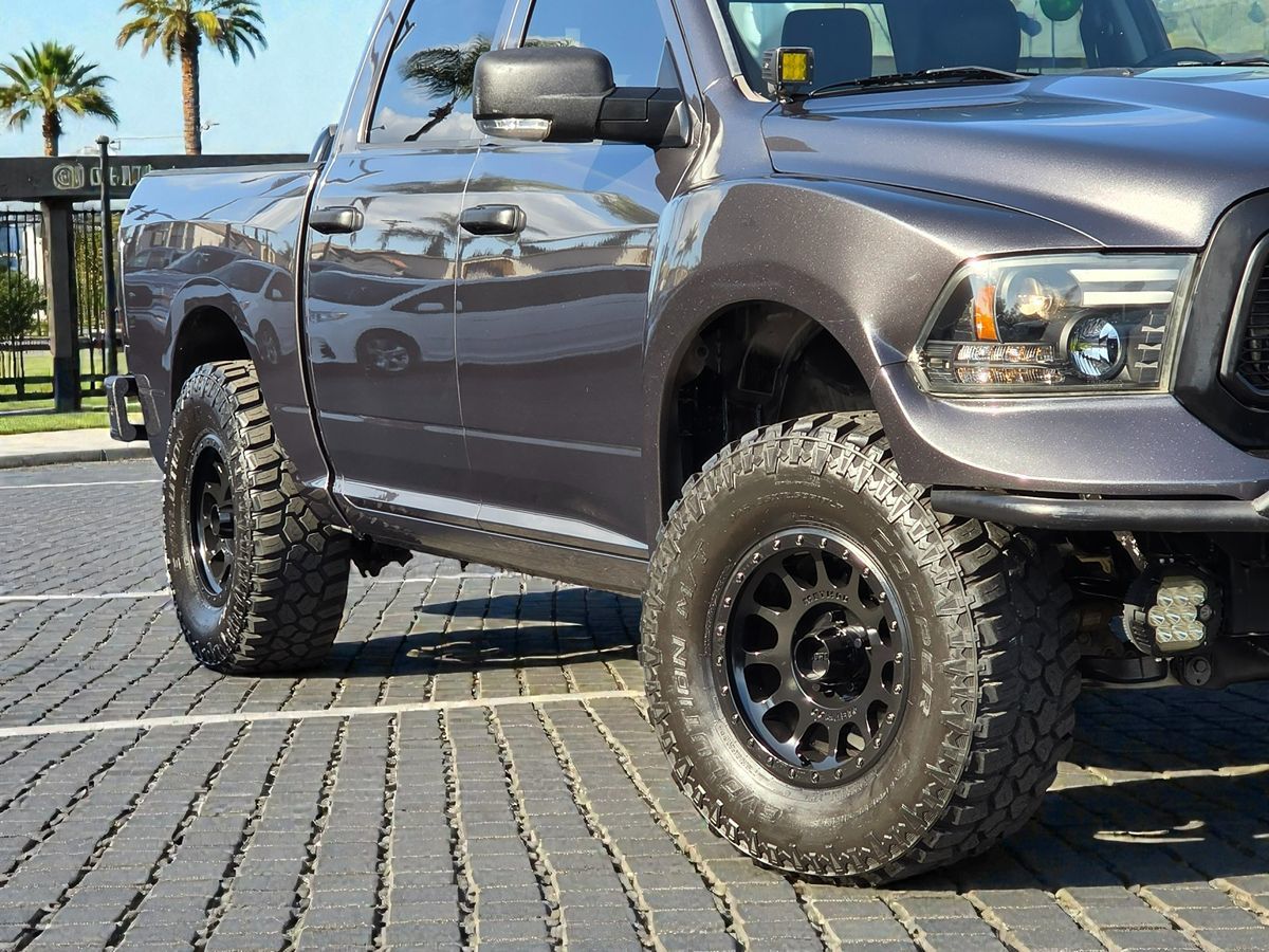 2017 Ram 1500 Laramie photo 4