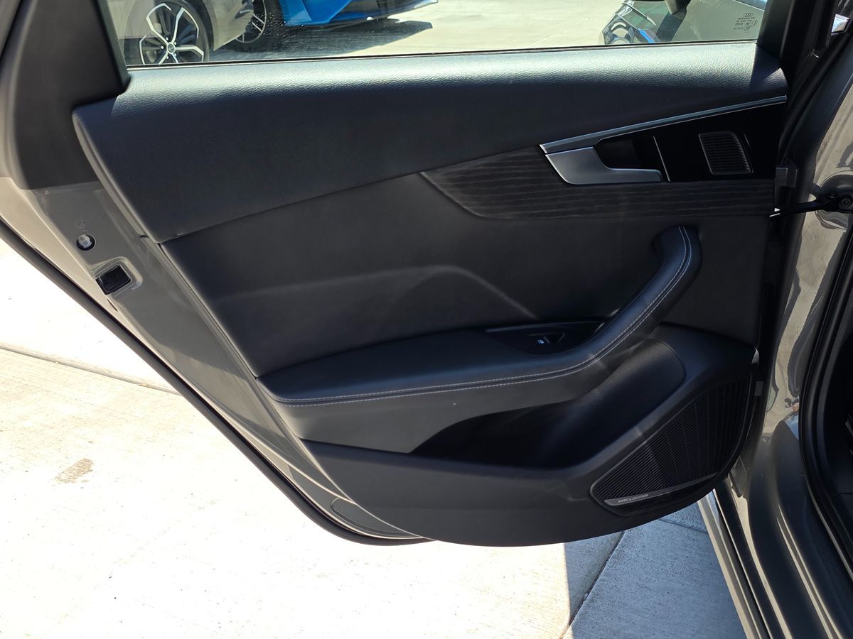 Audi A4 photo 23