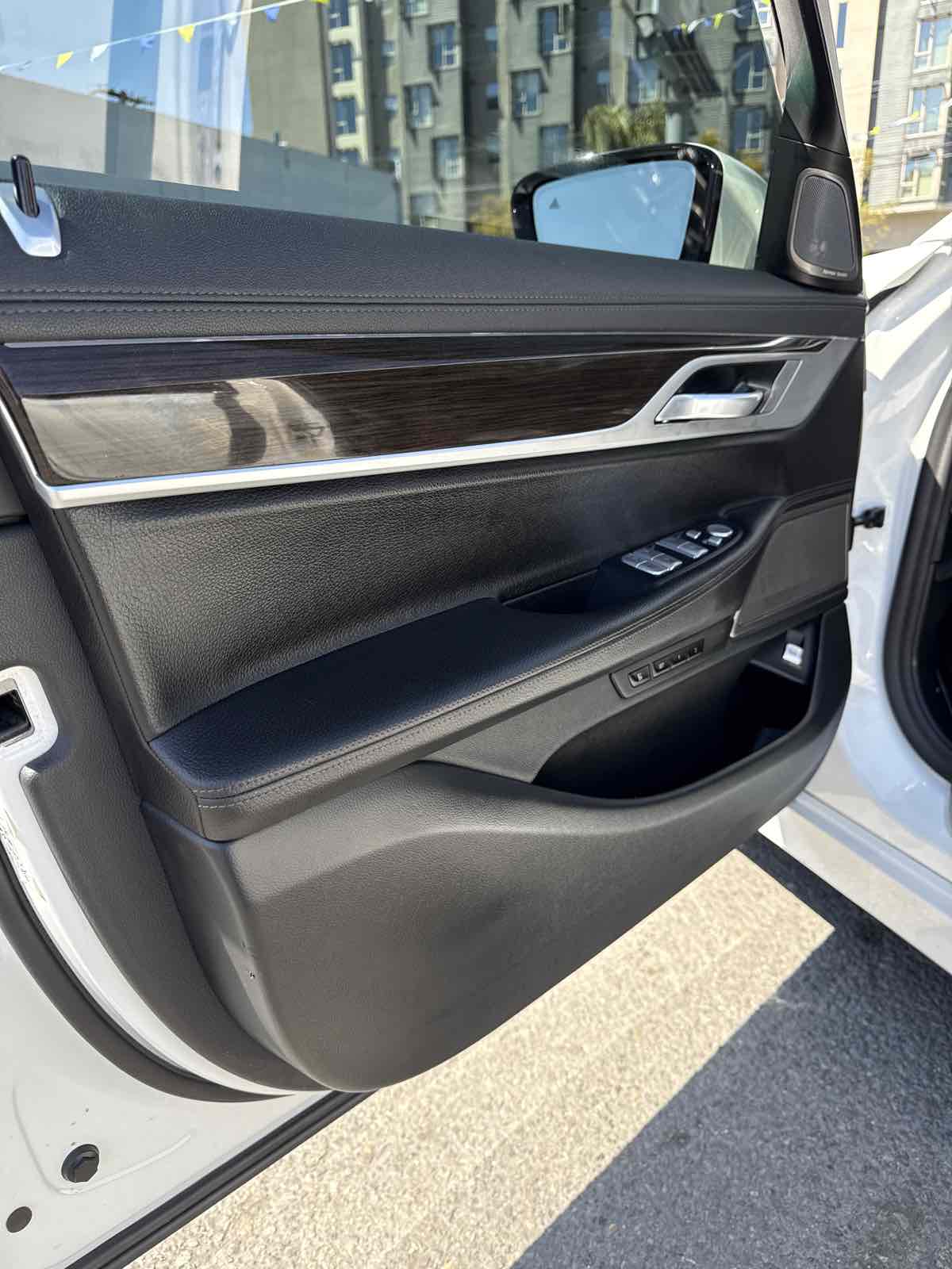 2021 BMW 7 Series 740i - Photo 11