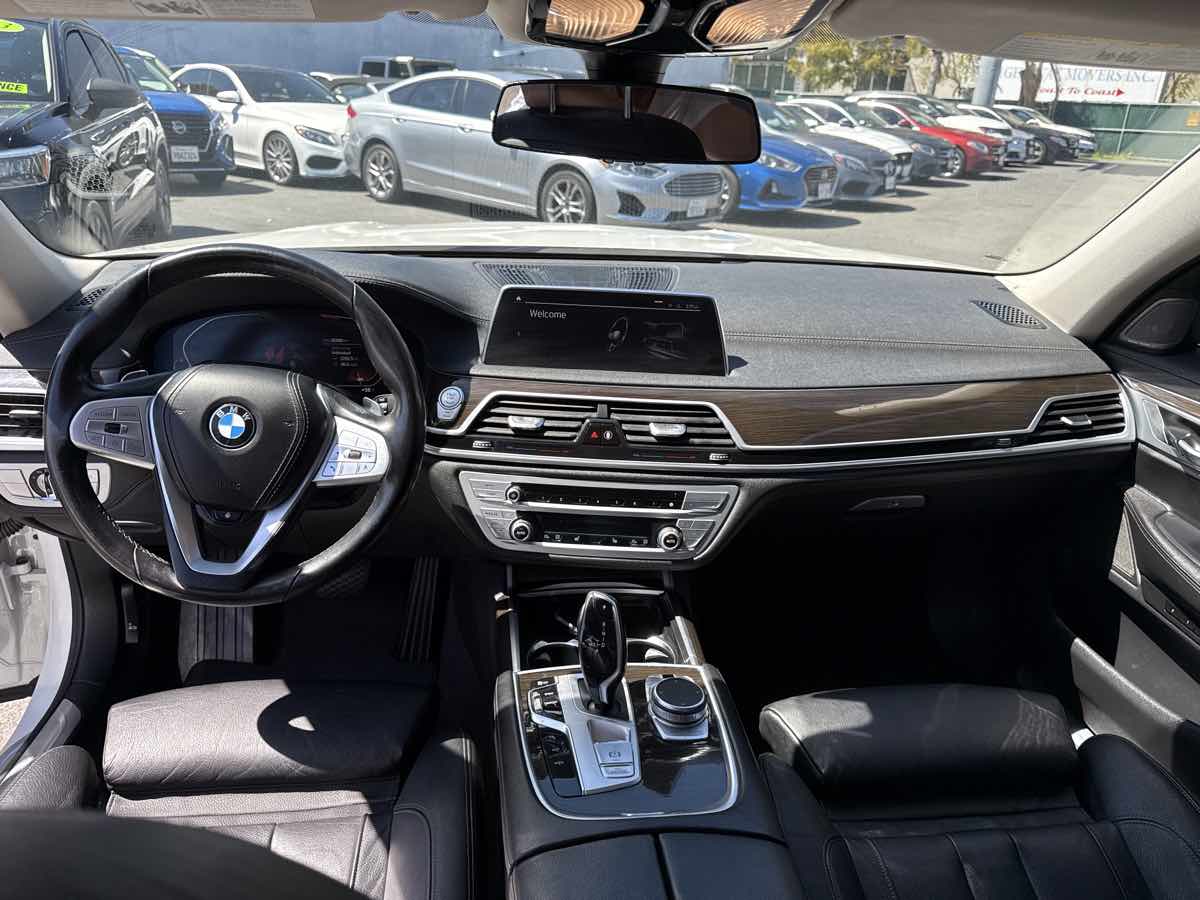 2021 BMW 7 Series 740i - Photo 14