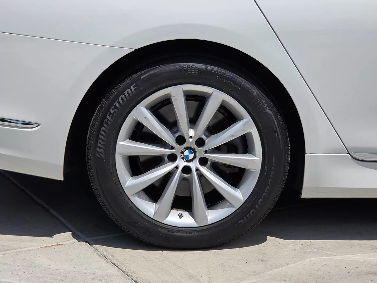 2021 BMW 7 Series 740i - Carnova Inc. photo 10