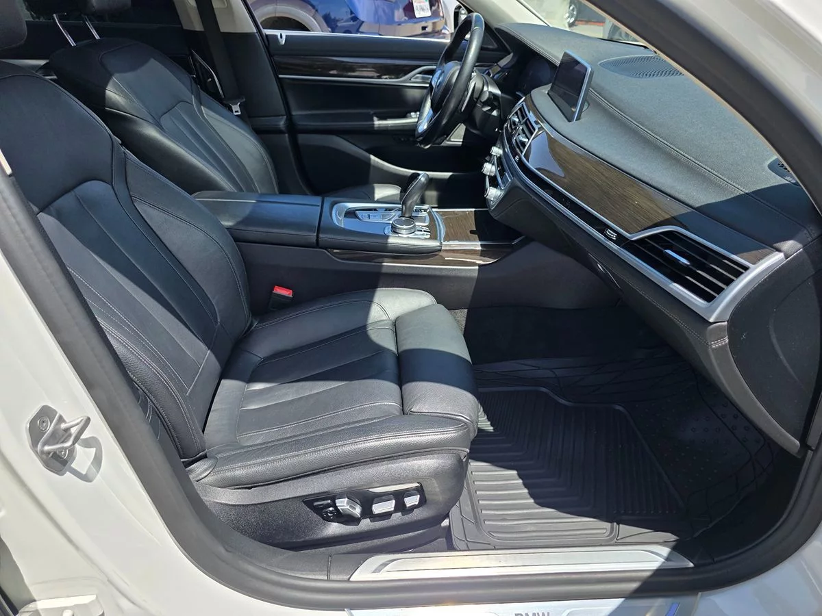2021 BMW 7 Series 740i - Carnova Inc. photo 12