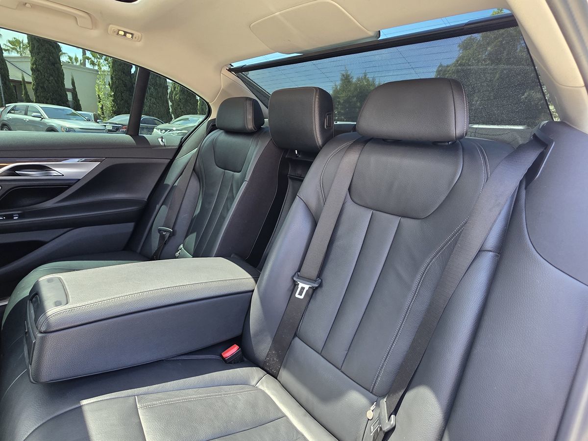 2021 BMW 7 Series 740i - Photo 19