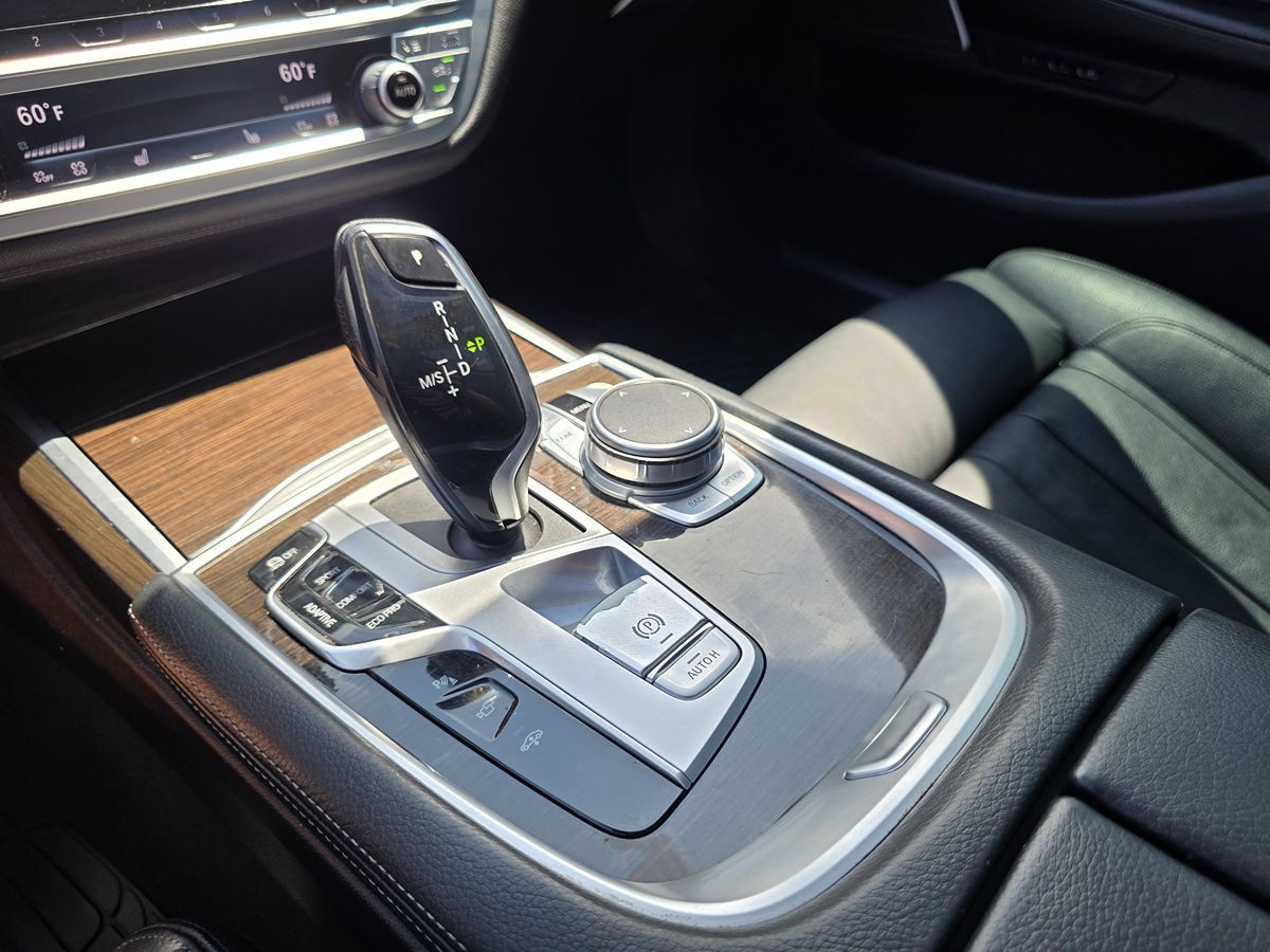 2021 BMW 7 Series 740i - Photo 32
