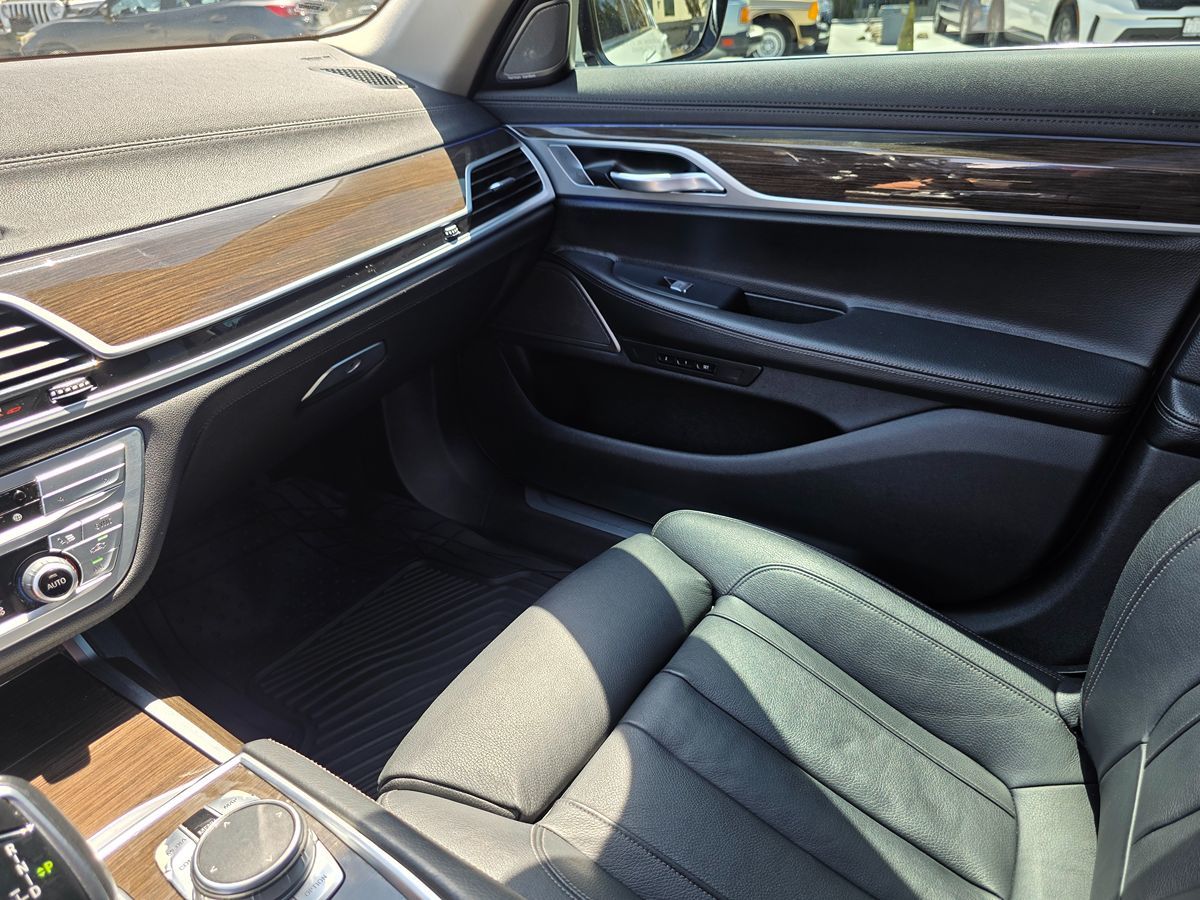 2021 BMW 7 Series 740i - Photo 33
