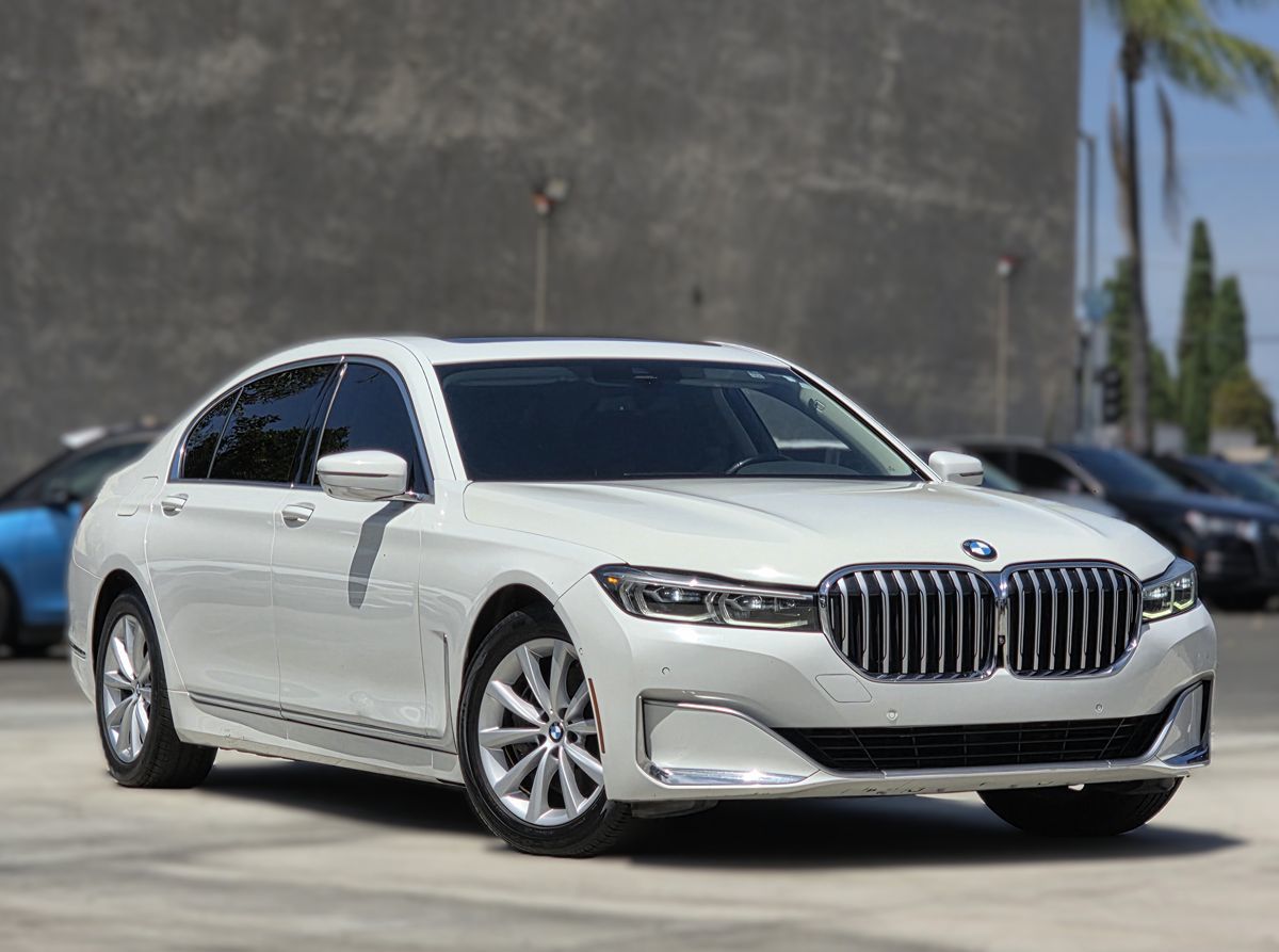 BMW 7 Series photo 2