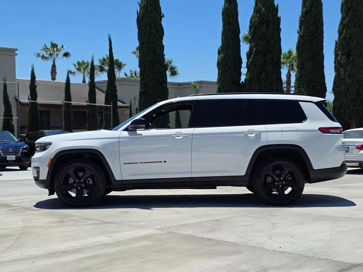 2021 Jeep Grand Cherokee L Altitude - Carnova Inc. photo 5