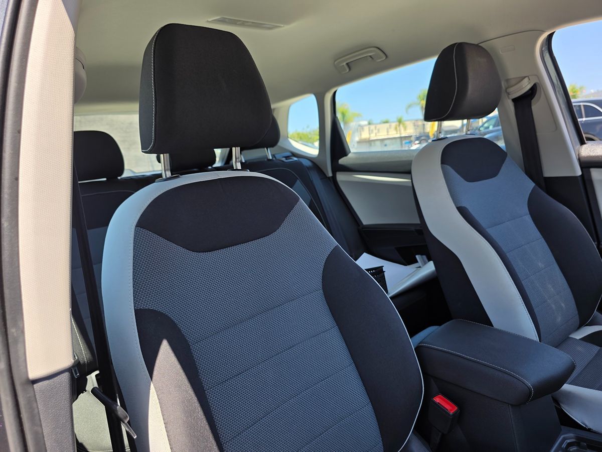 Volkswagen Taos photo 12