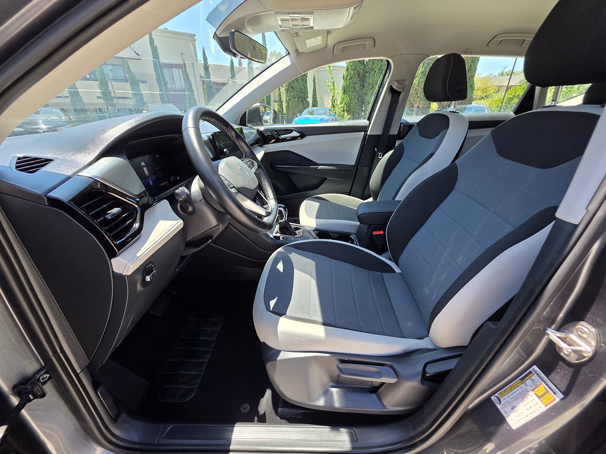Volkswagen Taos photo 16