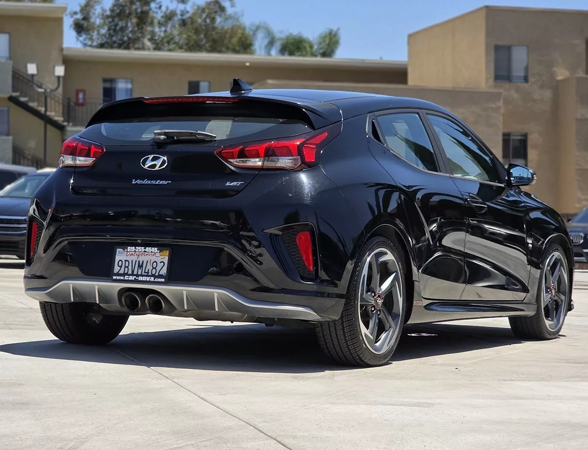2020 Hyundai Veloster Turbo - Carnova Inc. photo 7