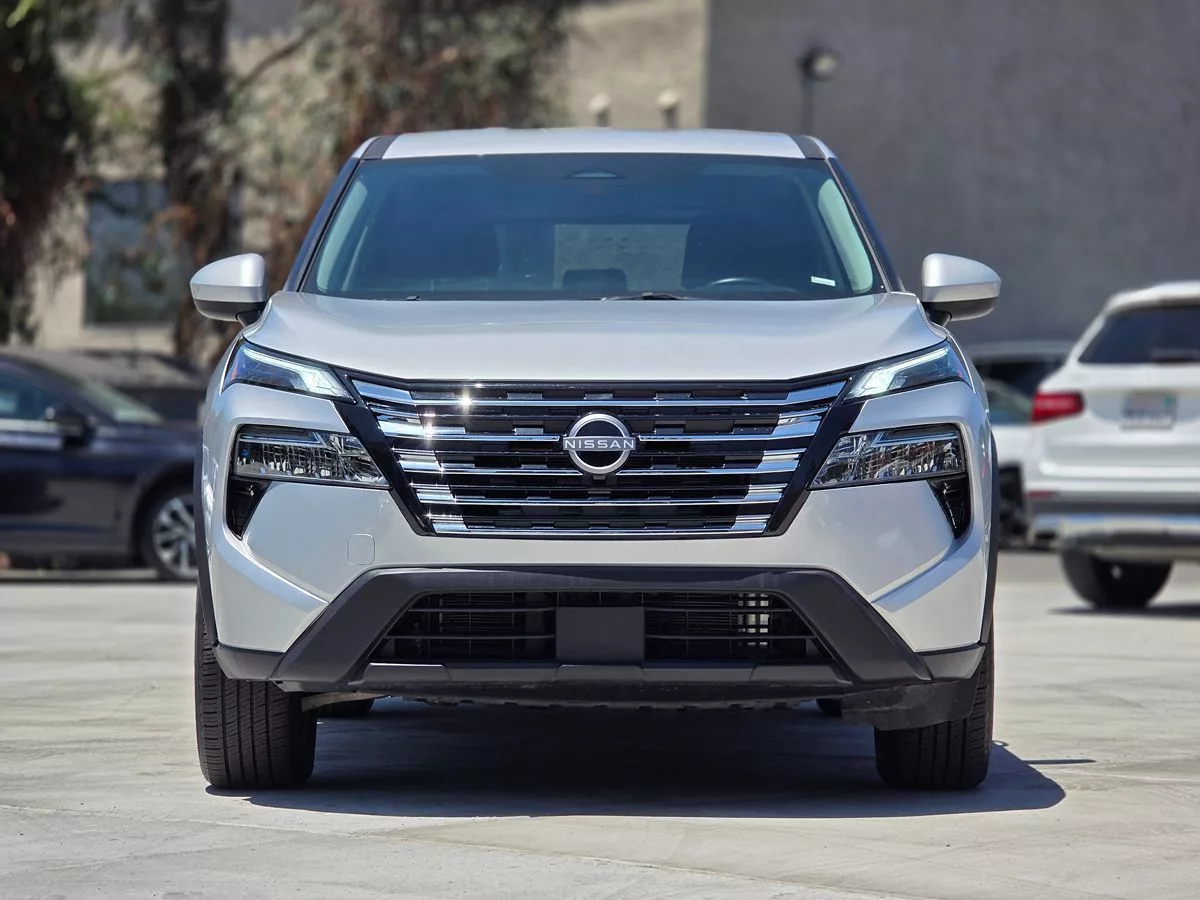 2025 Nissan Rogue SV - Carnova Inc. photo 3