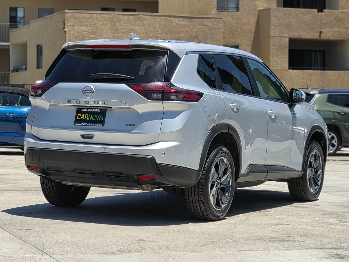 2025 Nissan Rogue SV - Carnova Inc. photo 8
