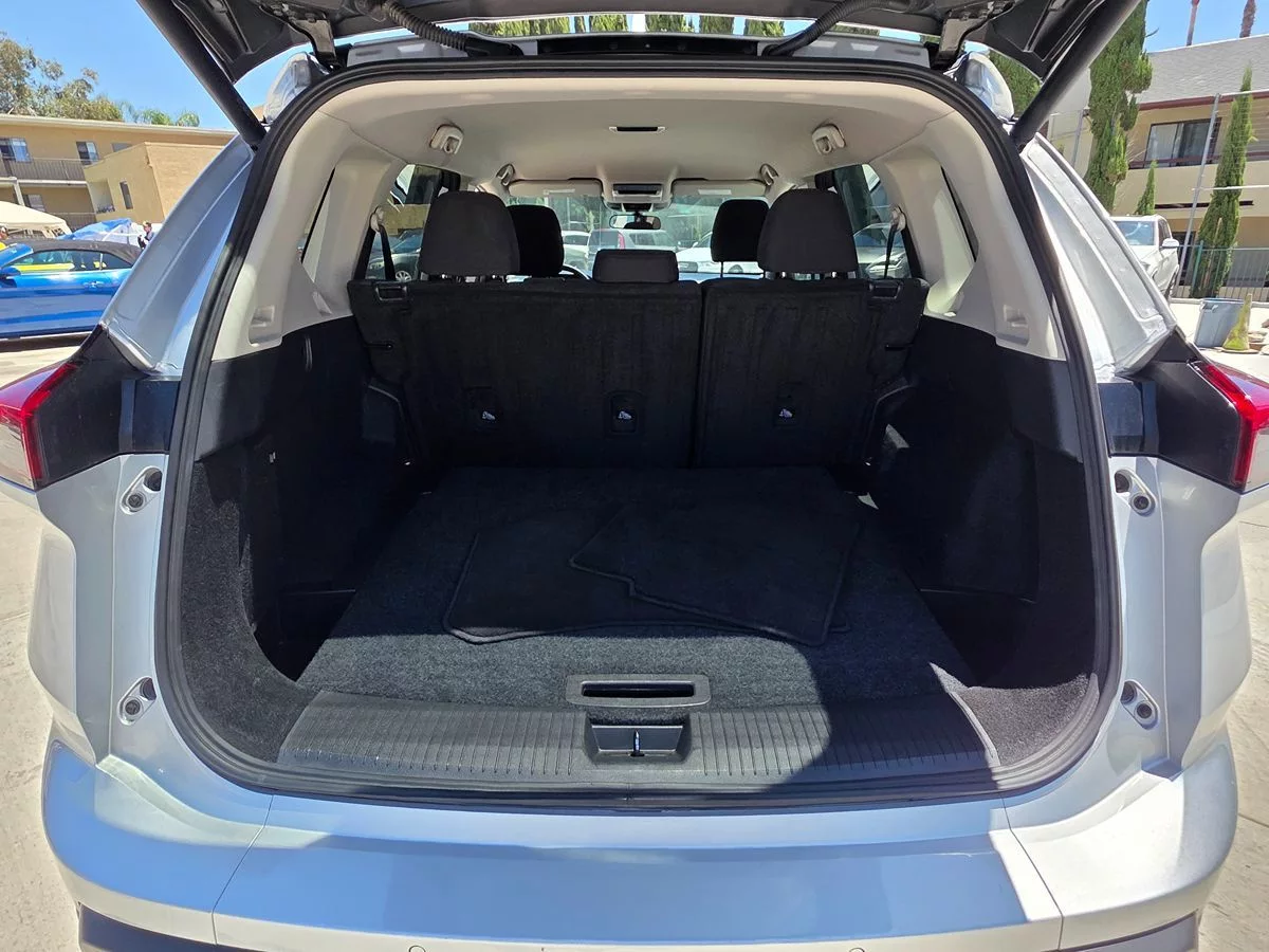 2025 Nissan Rogue SV - Carnova Inc. photo 14