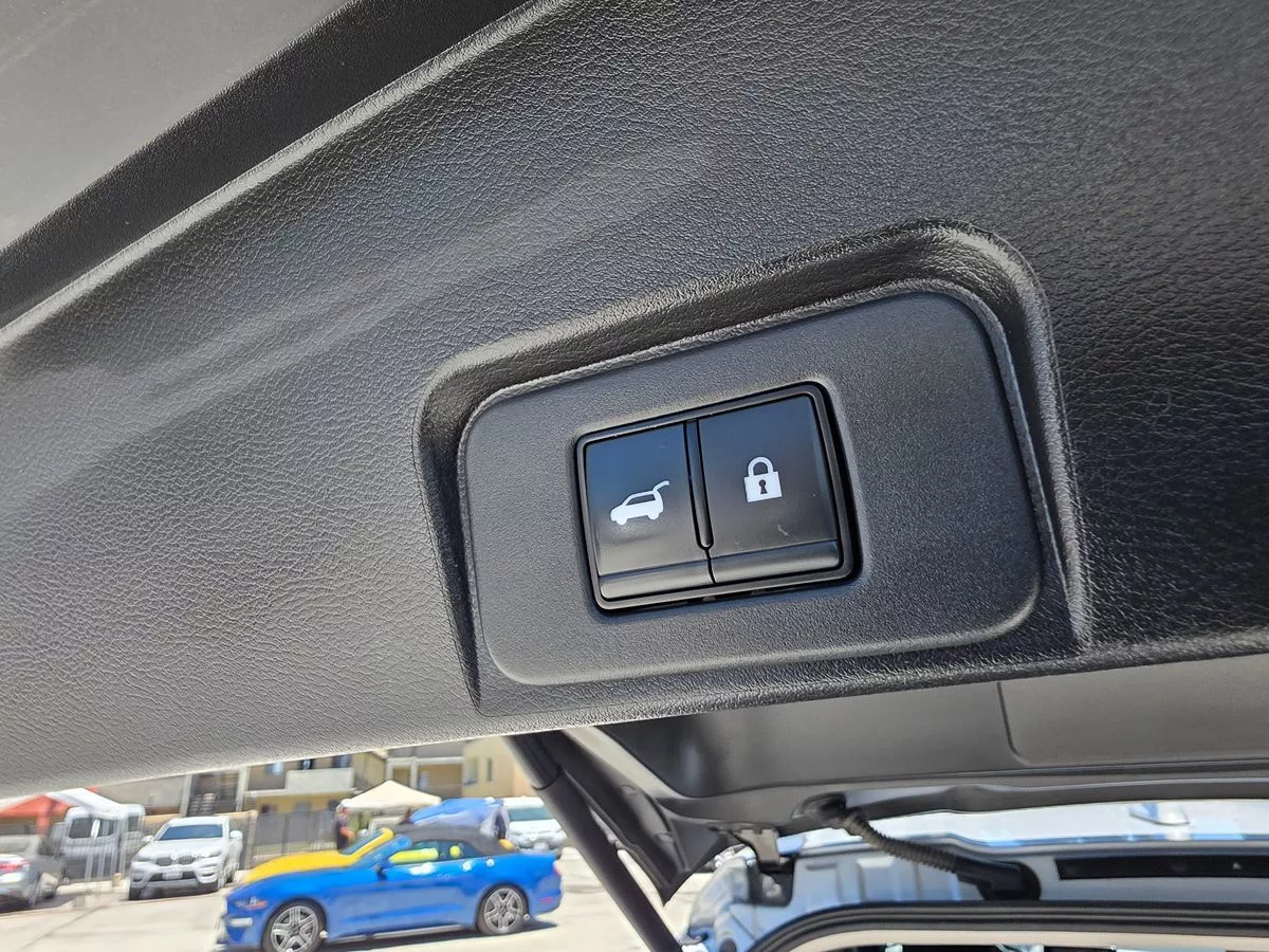 2025 Nissan Rogue SV - Carnova Inc. photo 15