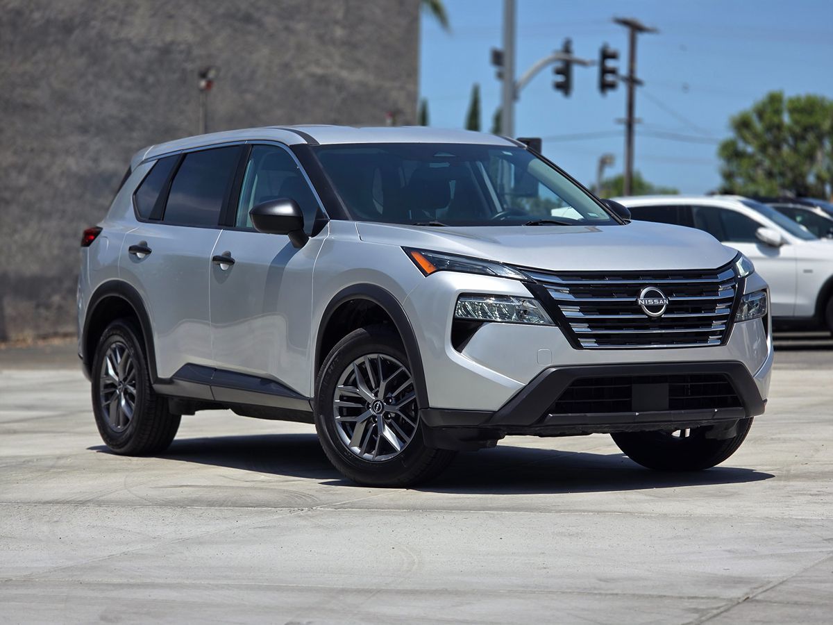 Nissan Rogue photo 2