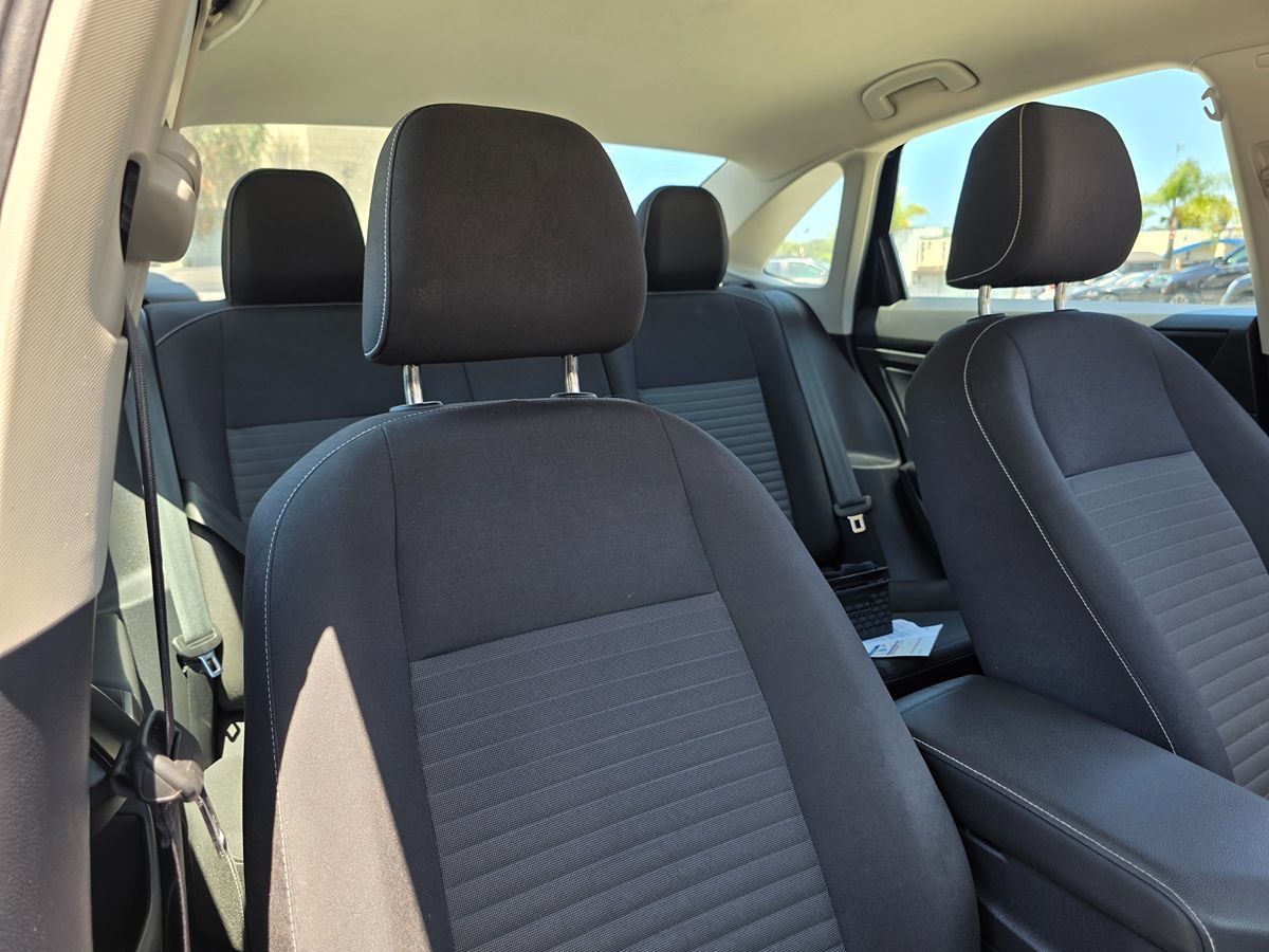 Volkswagen Jetta photo 11