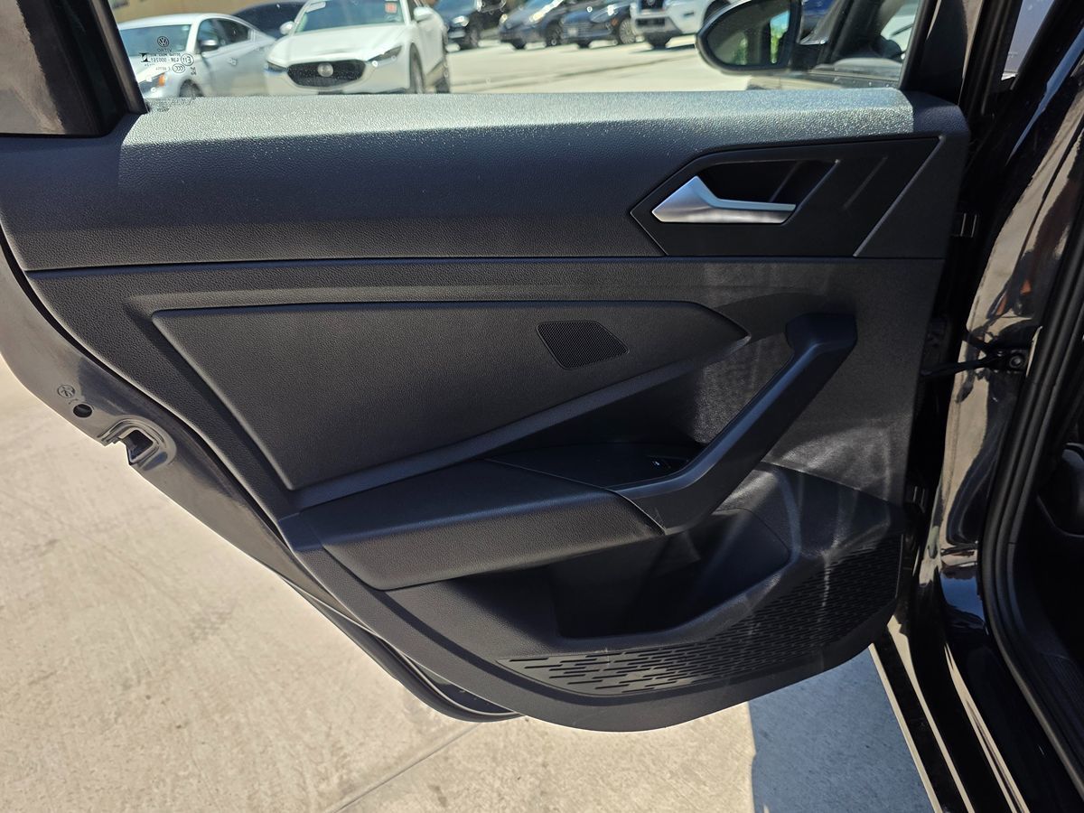 Volkswagen Jetta photo 19