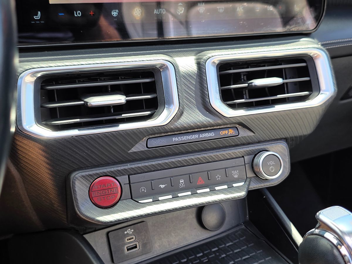 Ford Mustang photo 34