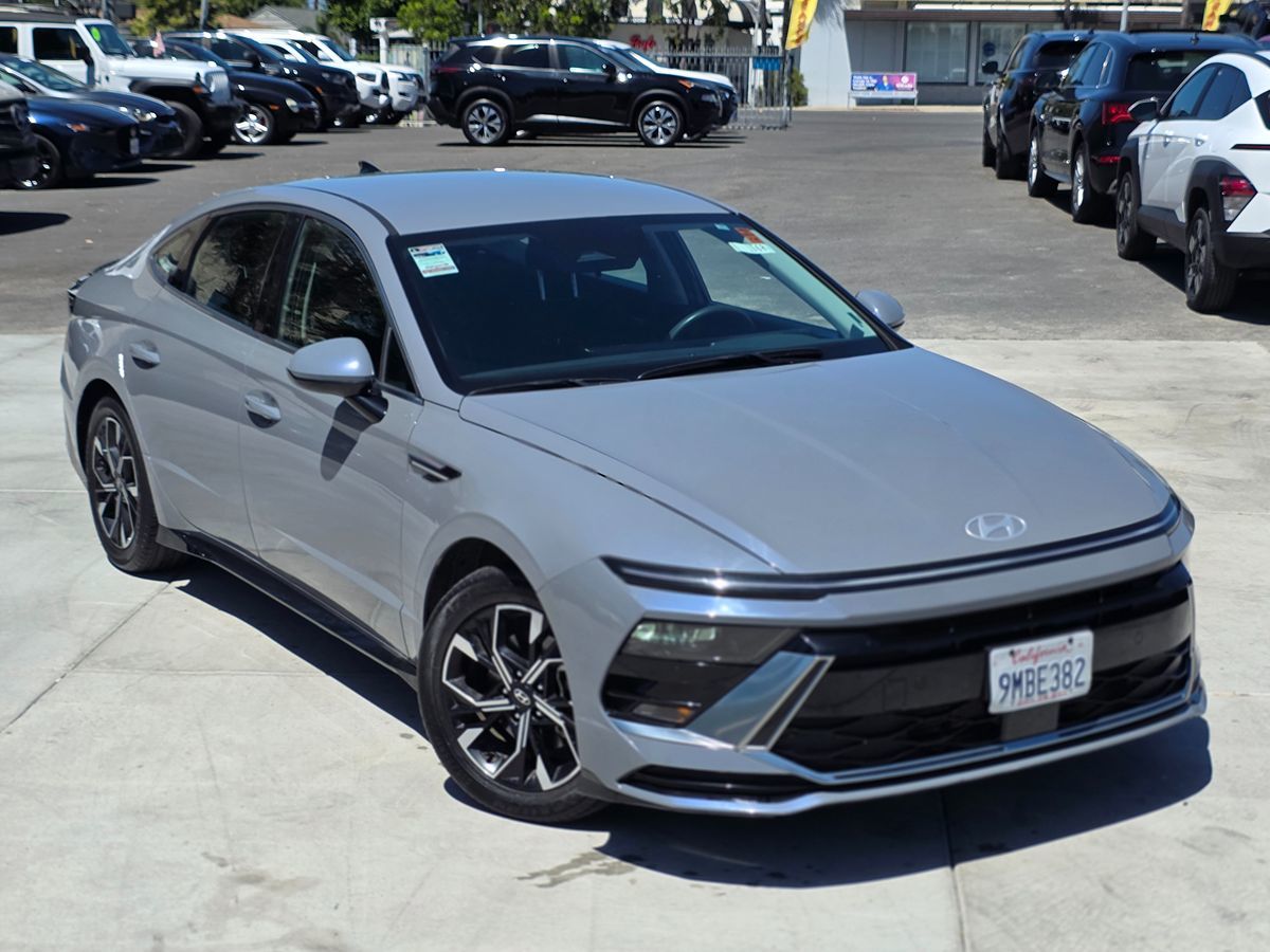 Hyundai Sonata photo 4