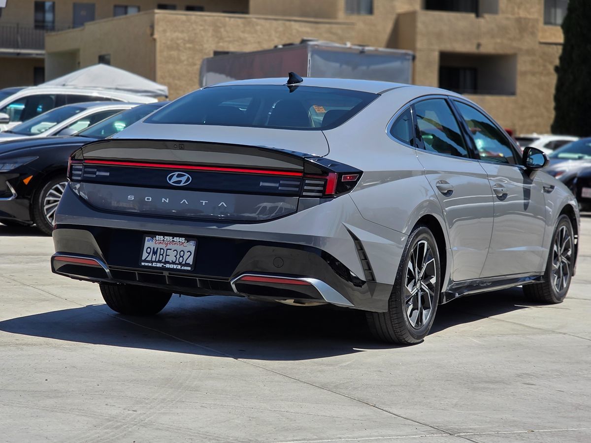 Hyundai Sonata photo 9