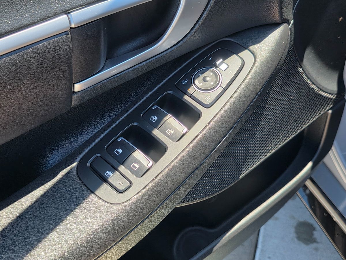 Hyundai Sonata photo 24