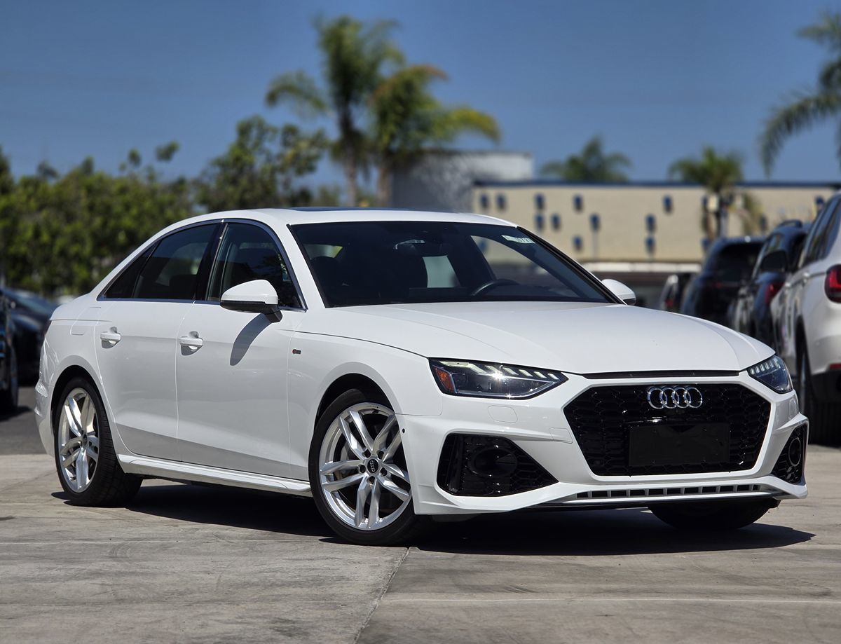 Audi A4 photo 2