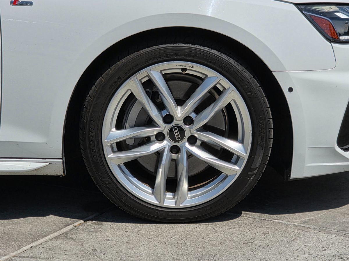 Audi A4 photo 10