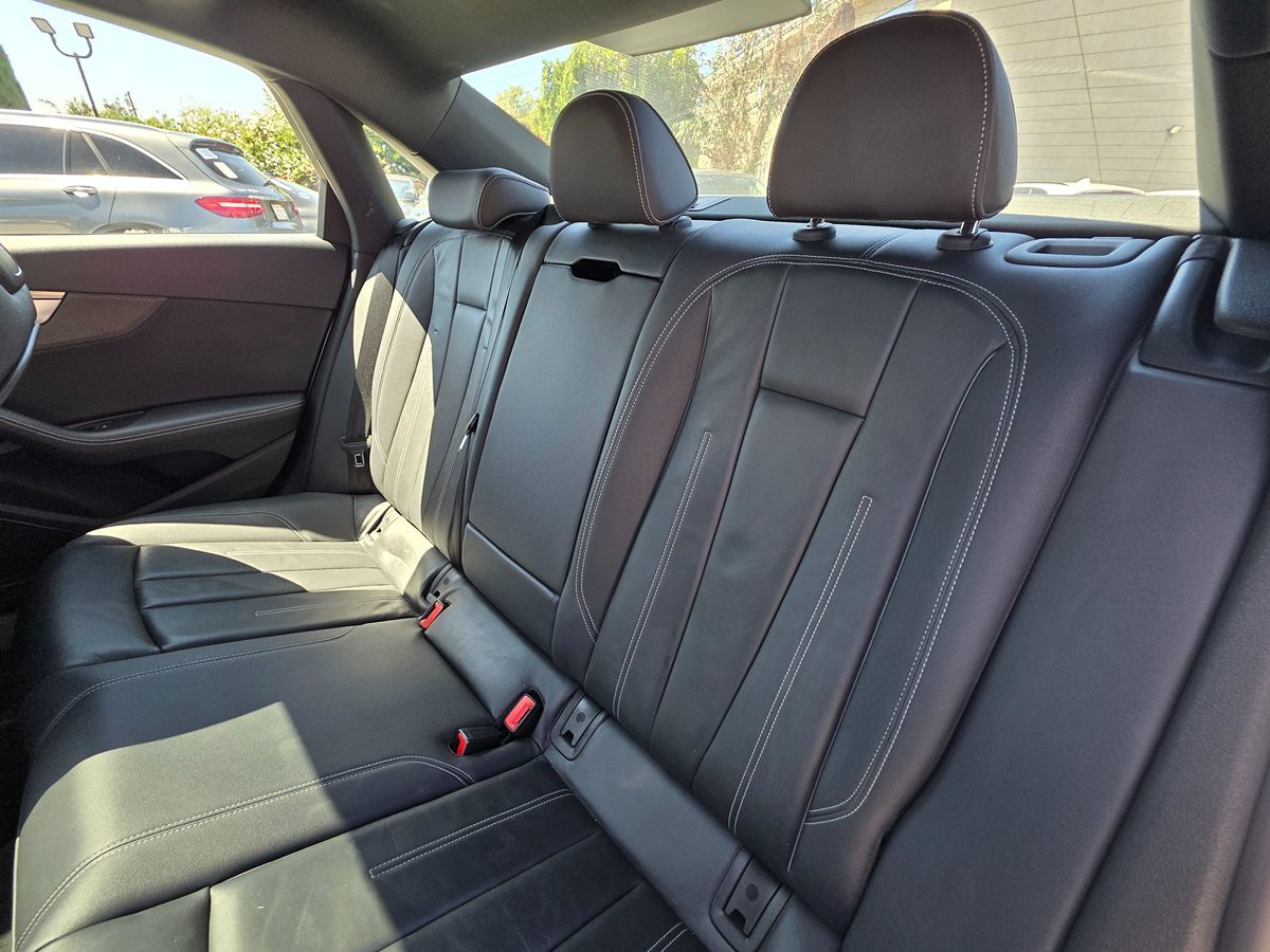 Audi A4 photo 21