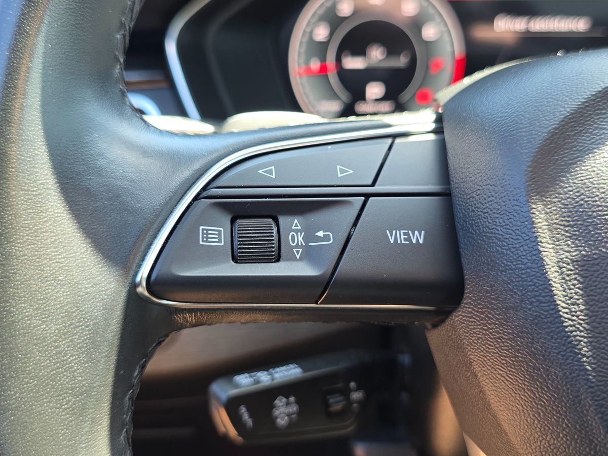 Audi A4 photo 30