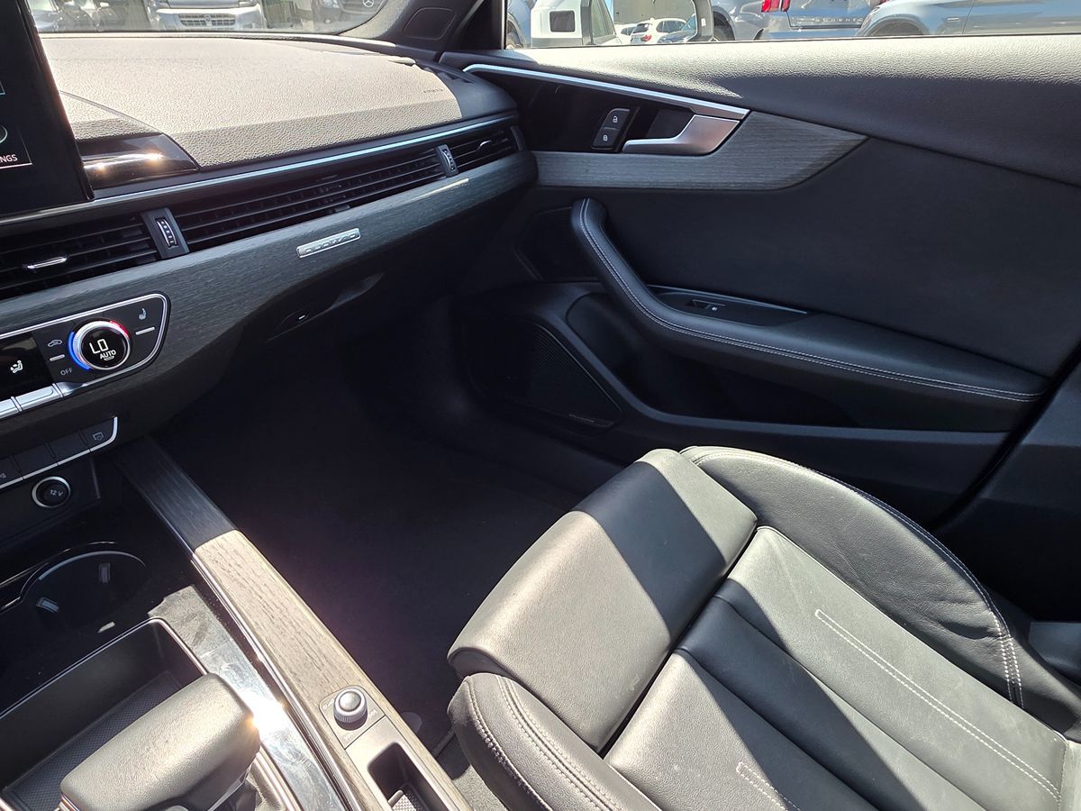 Audi A4 photo 35