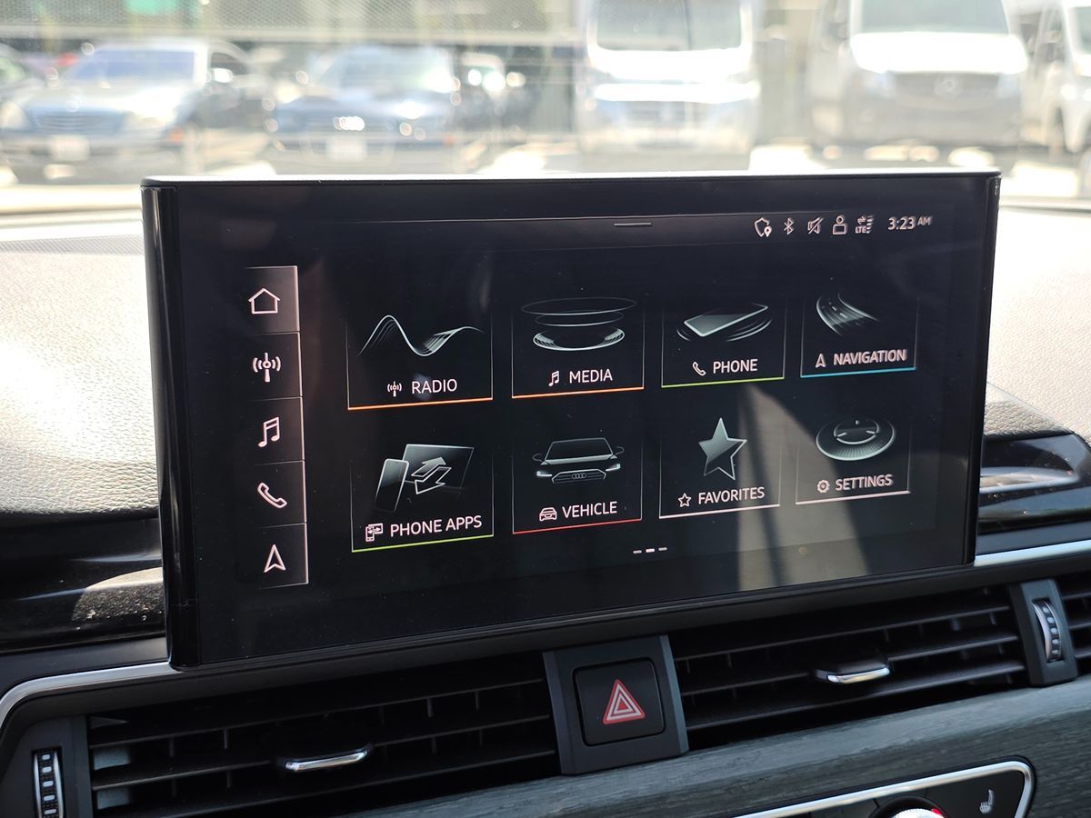 Audi A4 photo 37