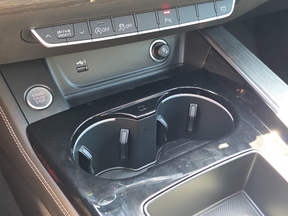 Audi A4 photo 40