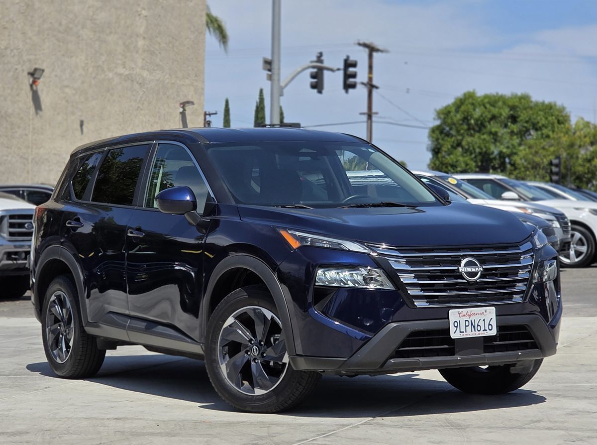 Nissan Rogue photo 2