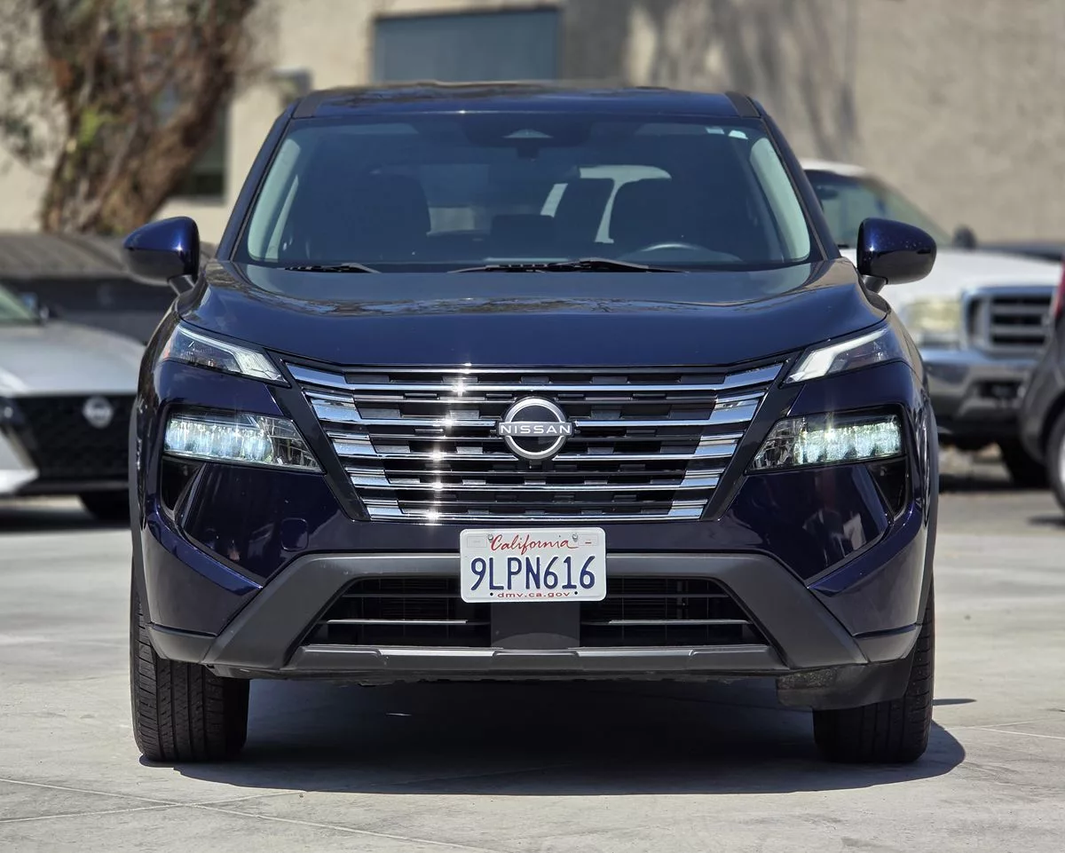 2024 Nissan Rogue SV - Carnova Inc. photo 4
