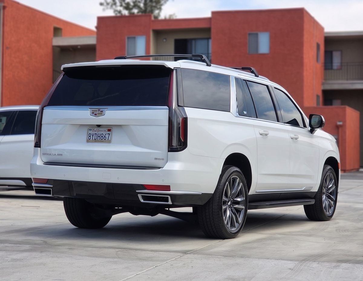 Cadillac Escalade ESV photo 11