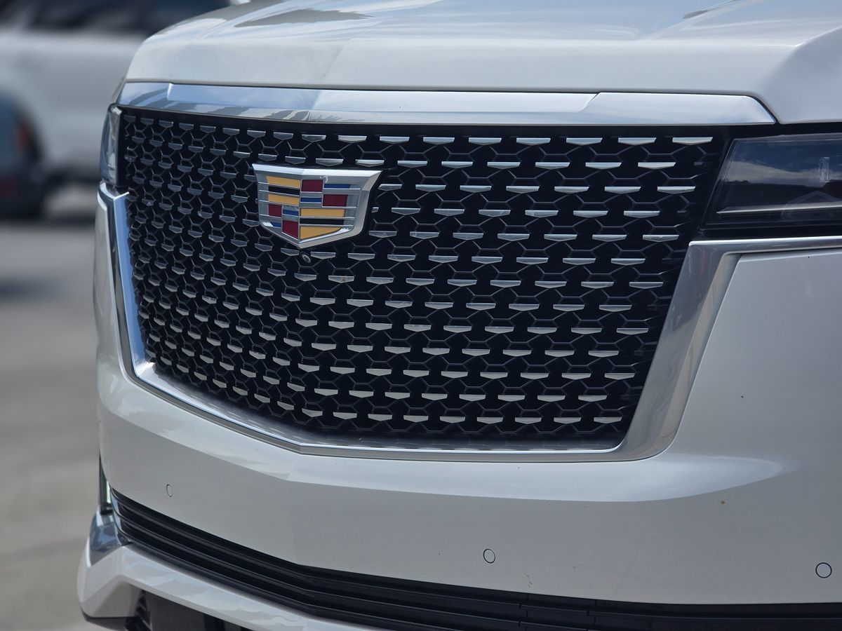Cadillac Escalade ESV photo 8