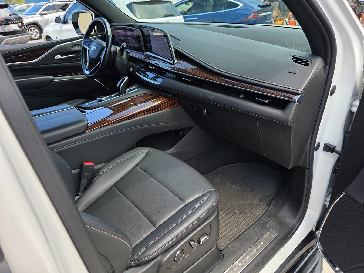 Cadillac Escalade ESV photo 15