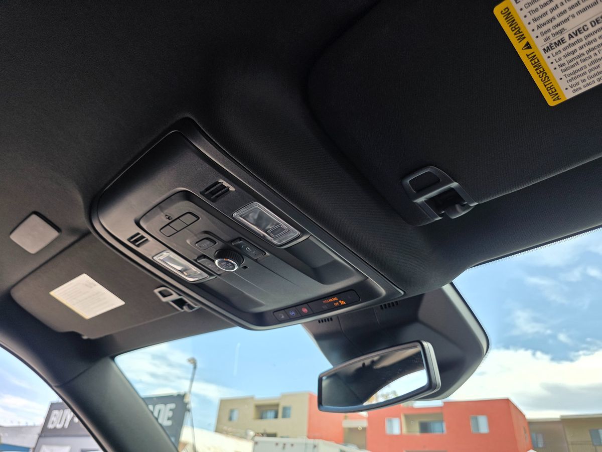 Cadillac Escalade ESV photo 18