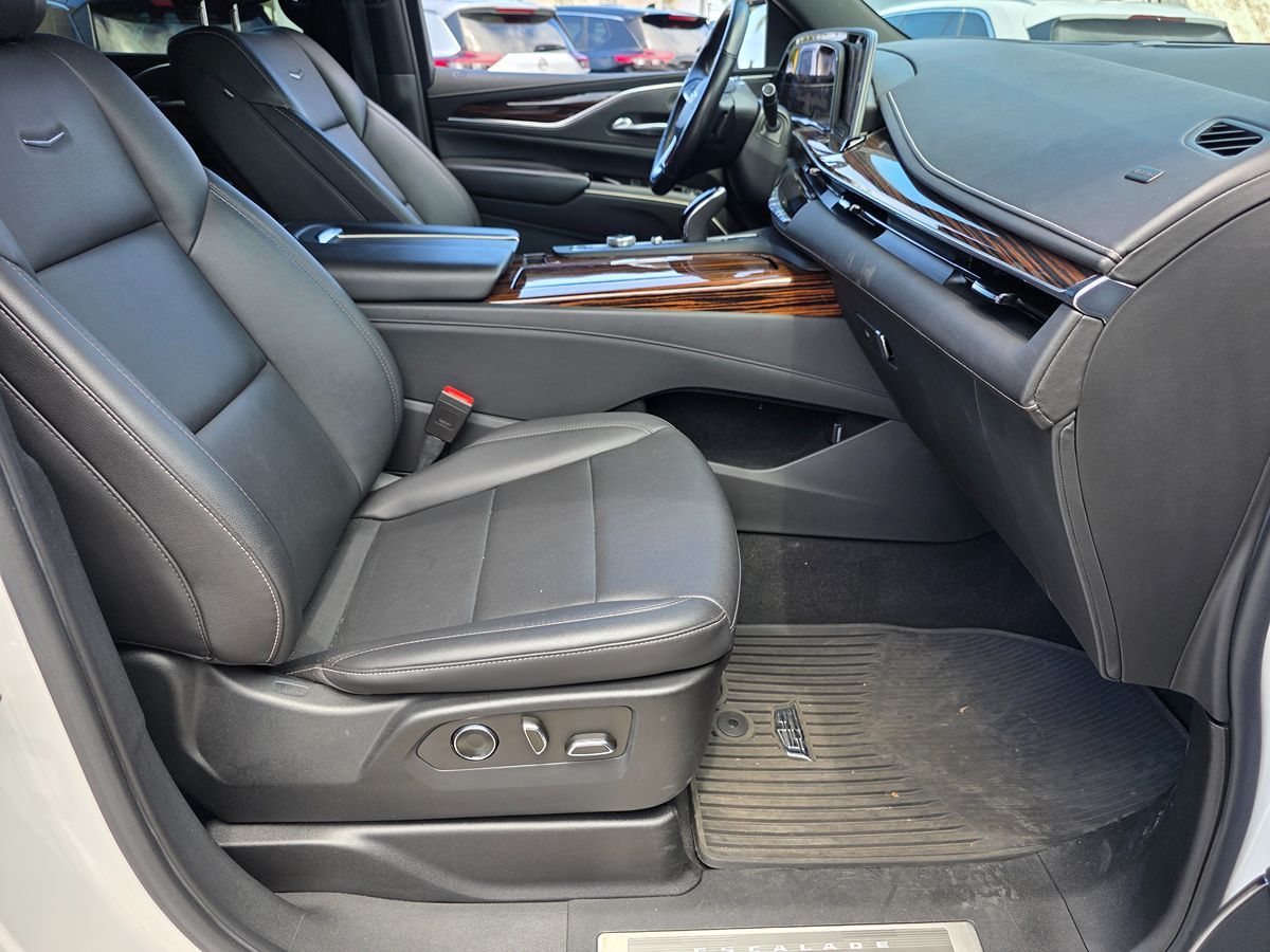 Cadillac Escalade ESV photo 16
