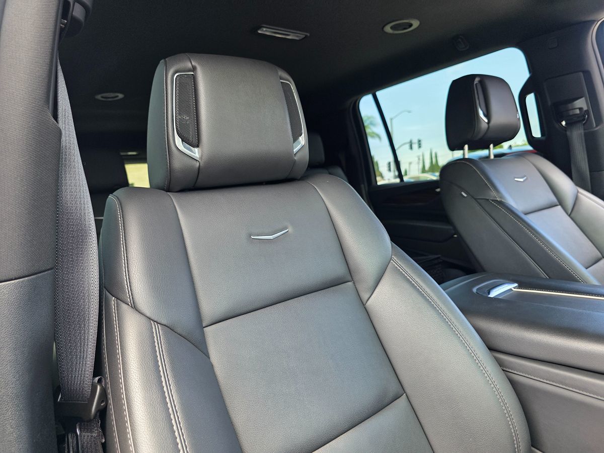 Cadillac Escalade ESV photo 17