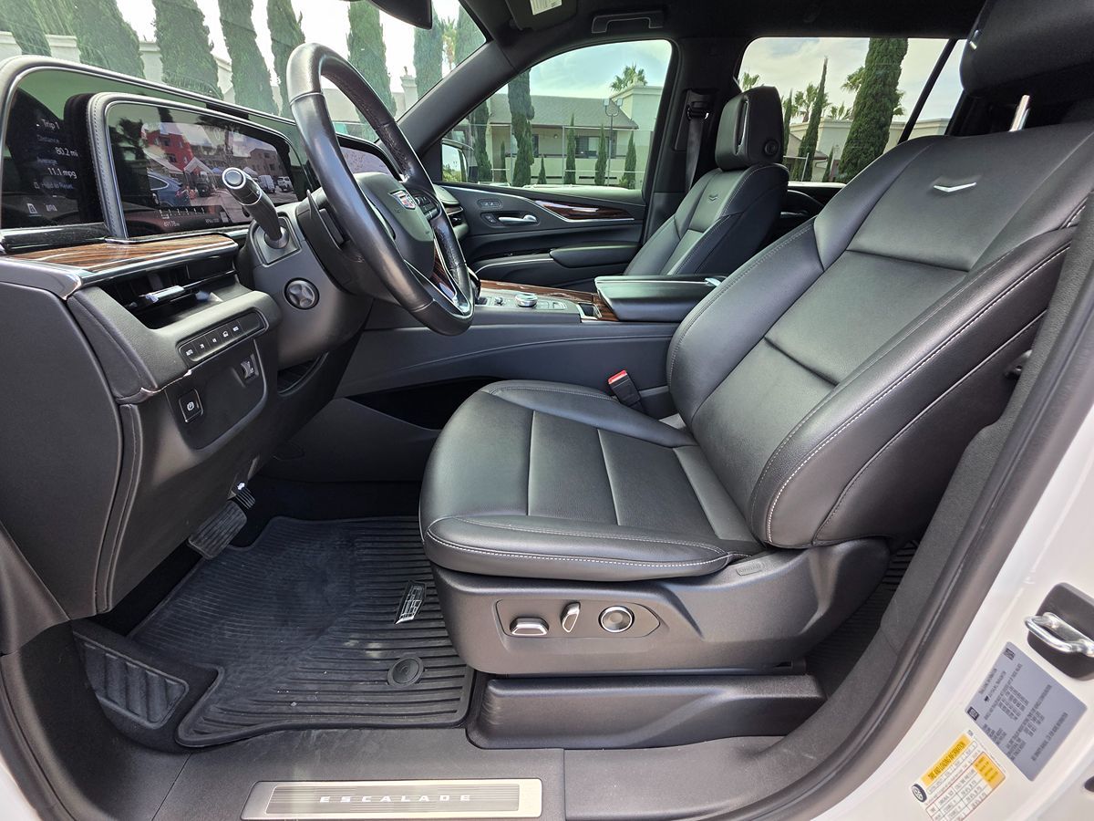 Cadillac Escalade ESV photo 24