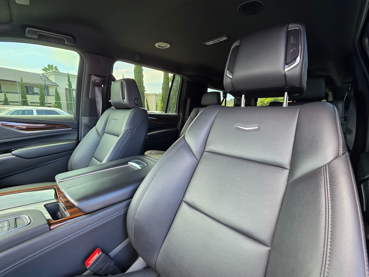 Cadillac Escalade ESV photo 25