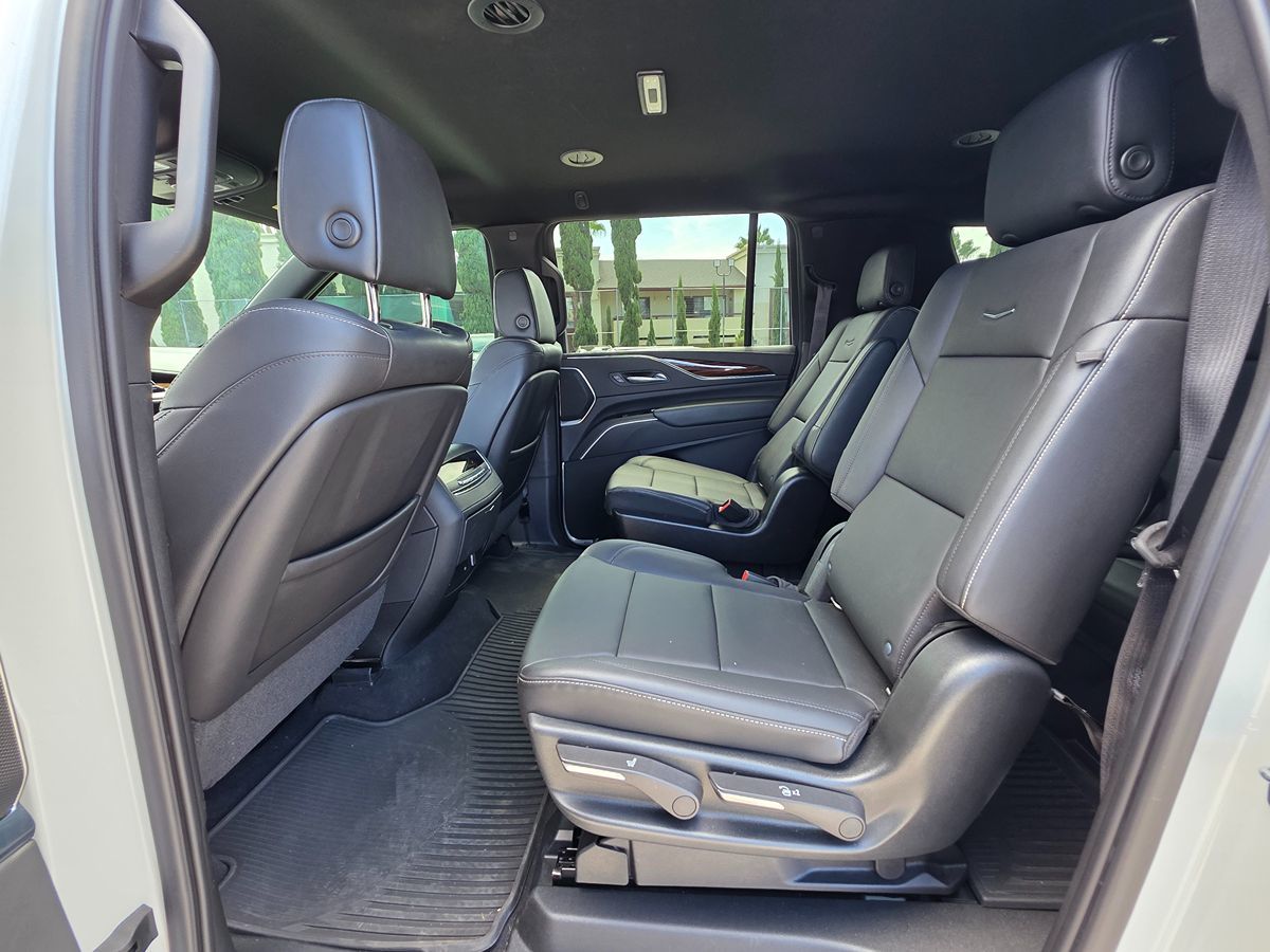 Cadillac Escalade ESV photo 27