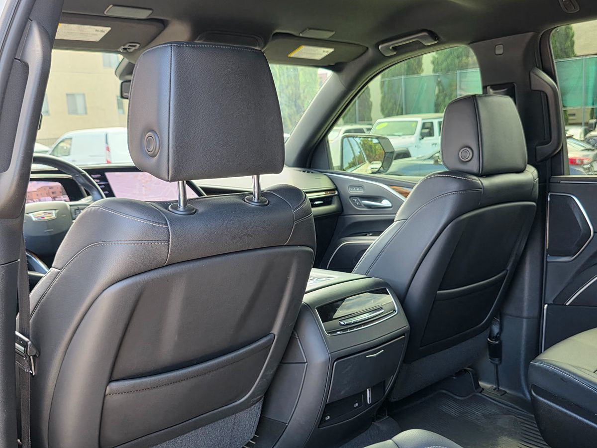 Cadillac Escalade ESV photo 29