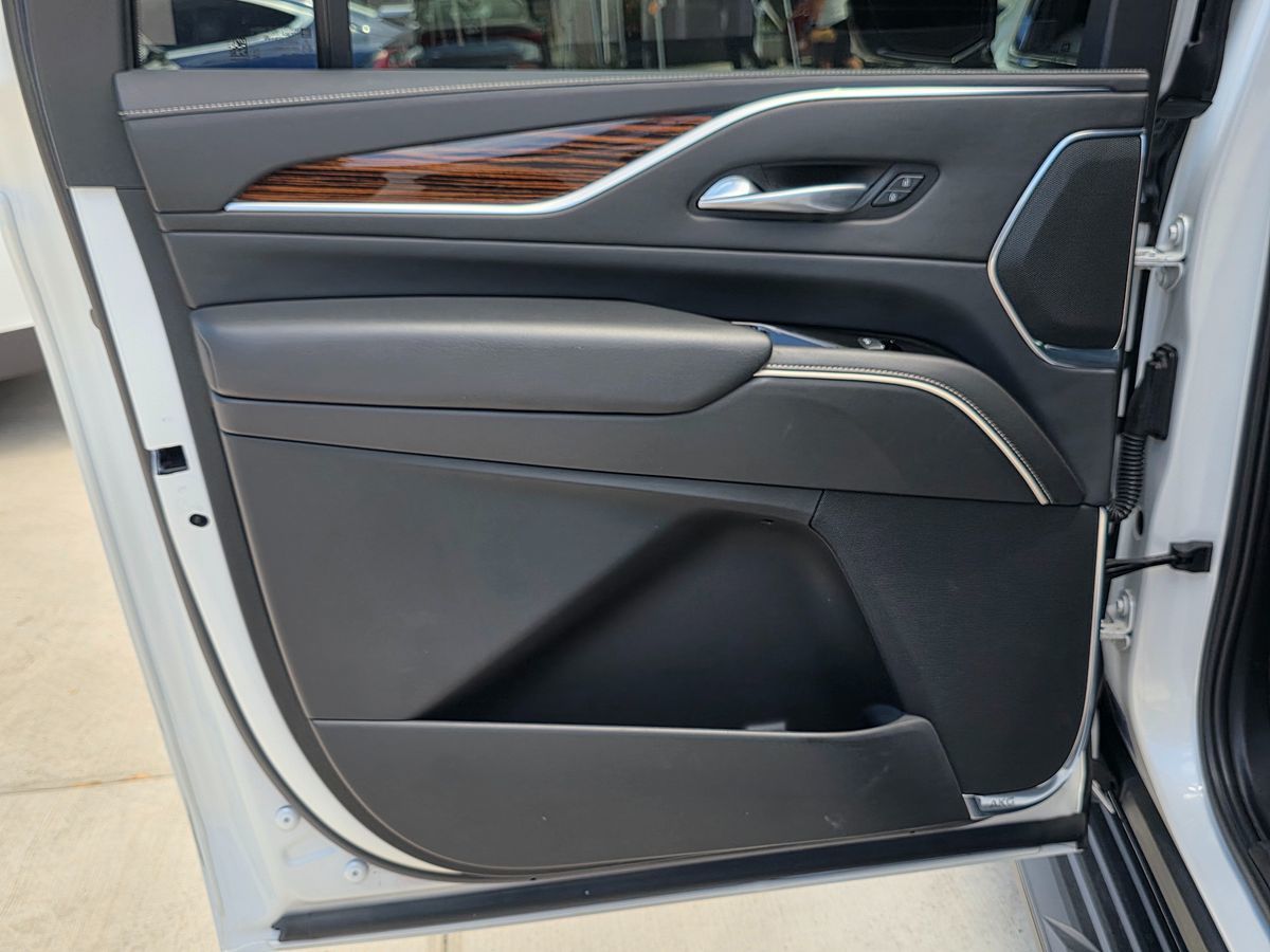 Cadillac Escalade ESV photo 31