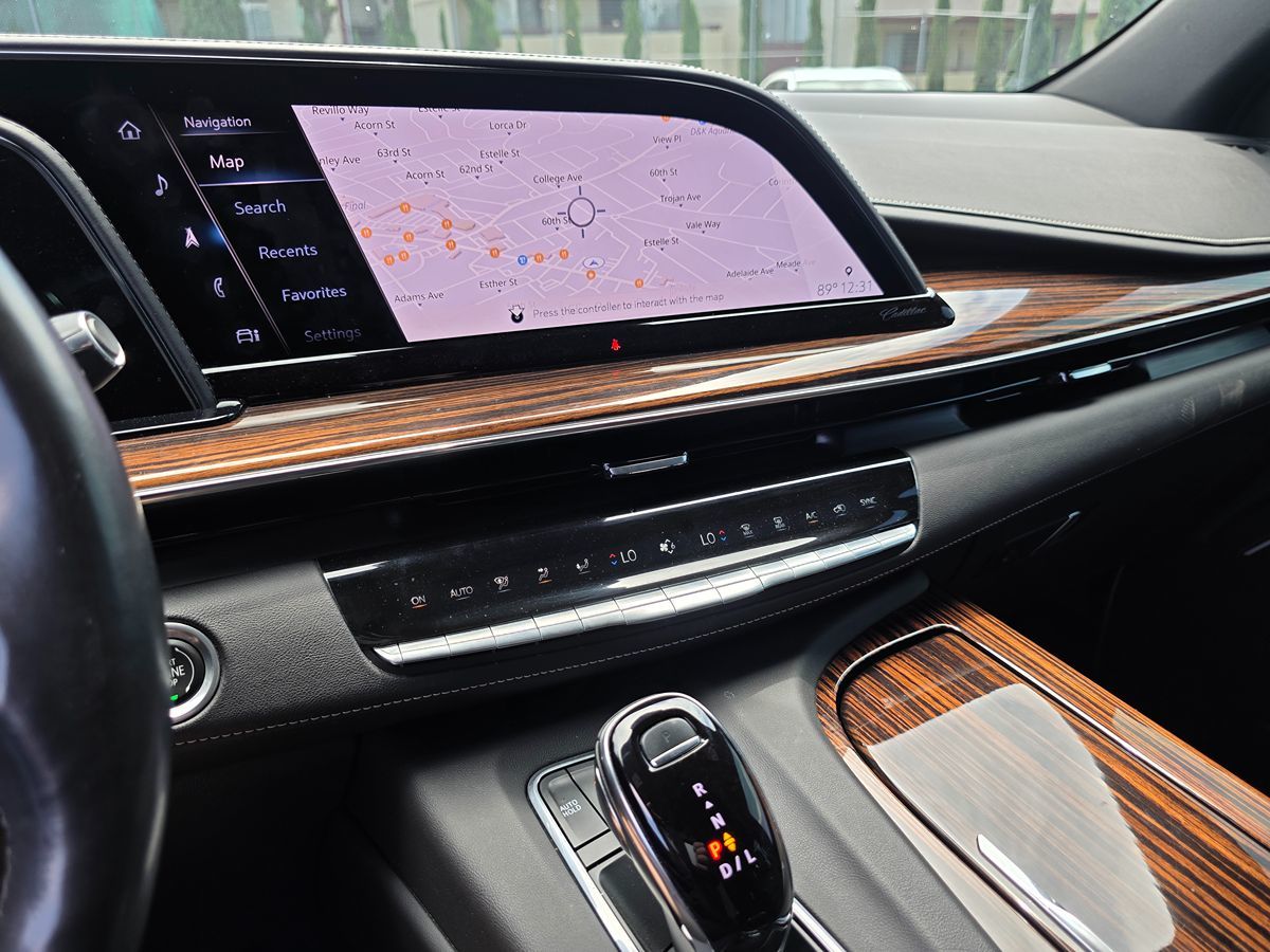 Cadillac Escalade ESV photo 38